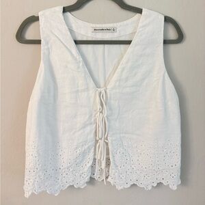 Abercrombie & Fitch Lace-Up Eyelet Blouse. Size small.